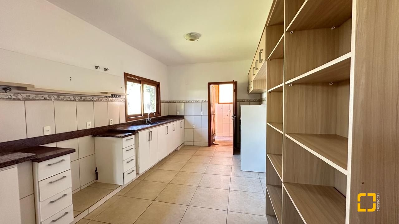 Casa com 340m², 10 quartos (sendo 5 suítes), 2 garagens, no bairro Rio Tavares em Florianópolis