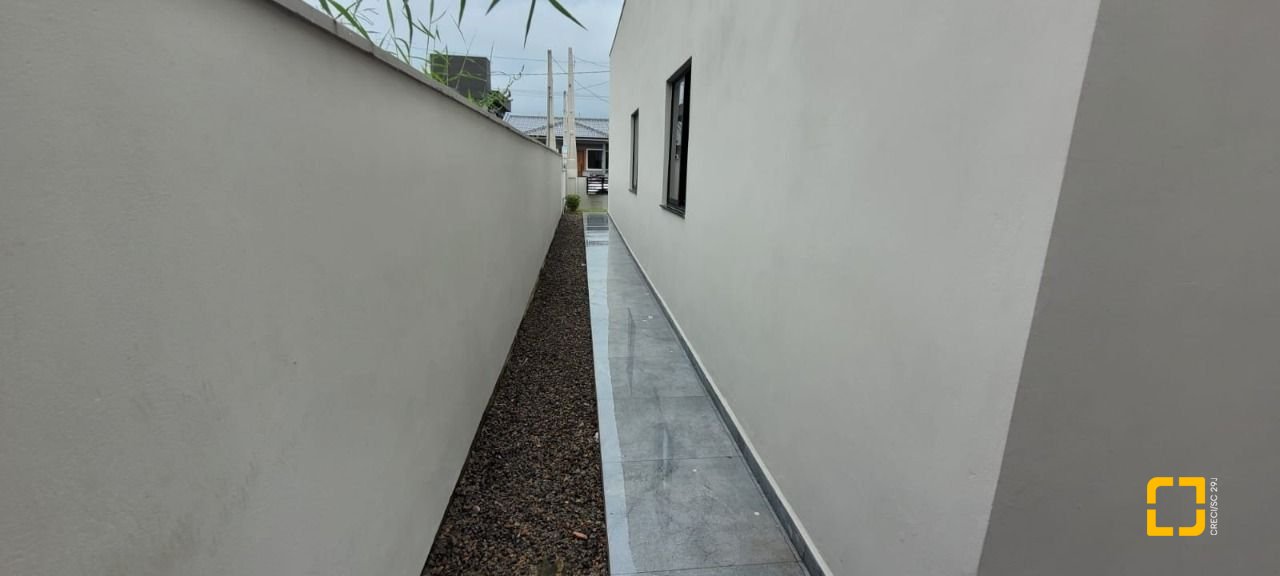 Casa com 83m², 4 quartos (sendo 1 suíte), 2 garagens, no bairro Bela Vista em Palhoça