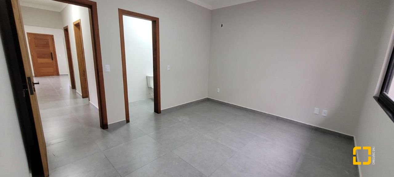 Casa com 83m², 4 quartos (sendo 1 suíte), 2 garagens, no bairro Bela Vista em Palhoça