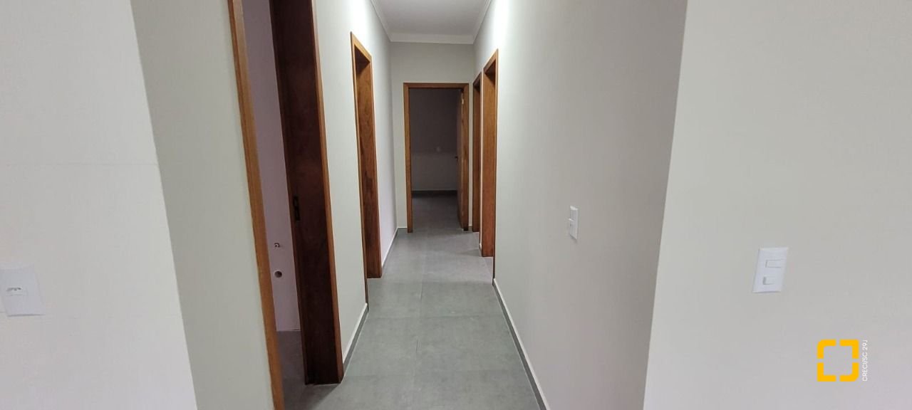 Casa com 83m², 4 quartos (sendo 1 suíte), 2 garagens, no bairro Bela Vista em Palhoça