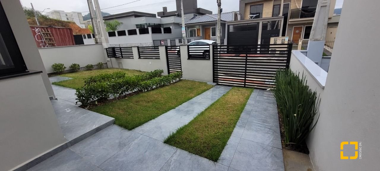 Casa com 83m², 4 quartos (sendo 1 suíte), 2 garagens, no bairro Bela Vista em Palhoça