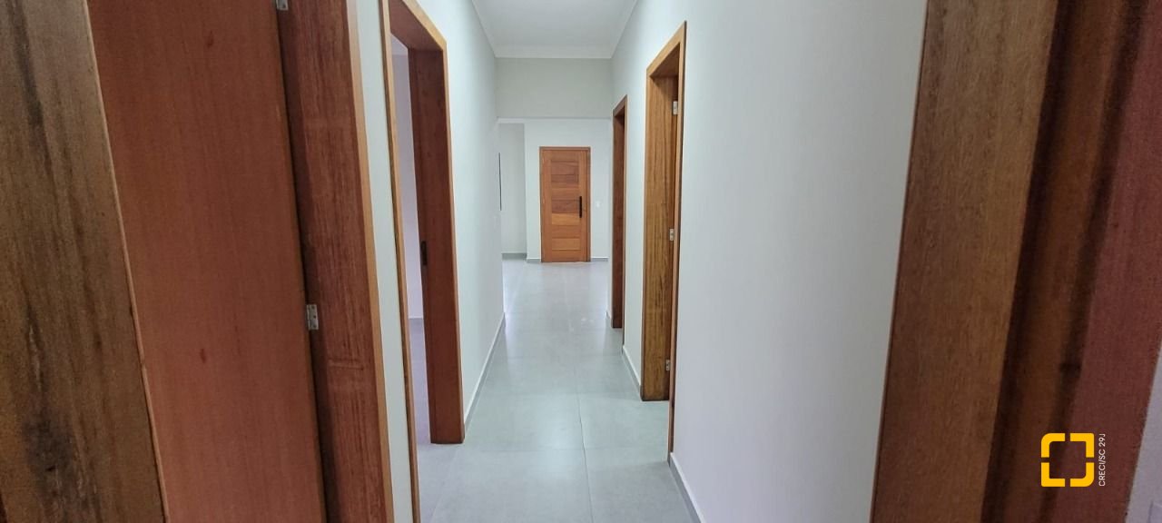 Casa com 83m², 4 quartos (sendo 1 suíte), 2 garagens, no bairro Bela Vista em Palhoça