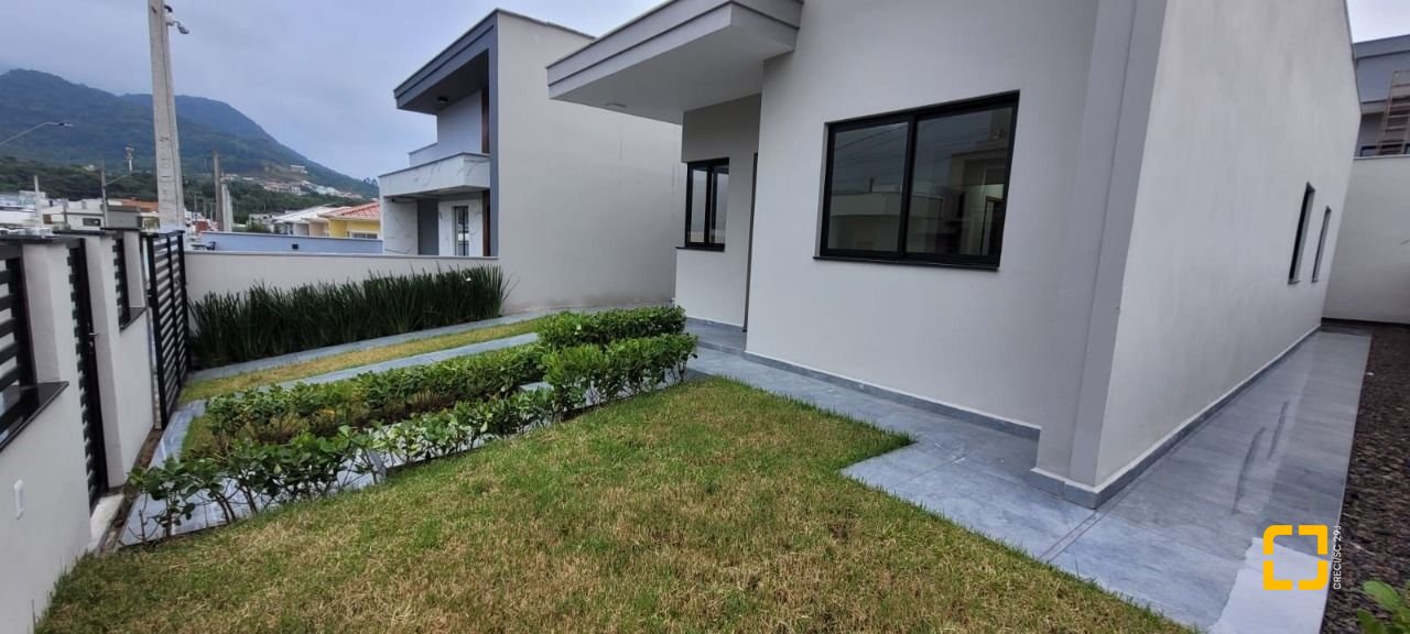 Casa com 83m², 3 quartos (sendo 1 suíte), 2 garagens, no bairro Bela Vista em Palhoça