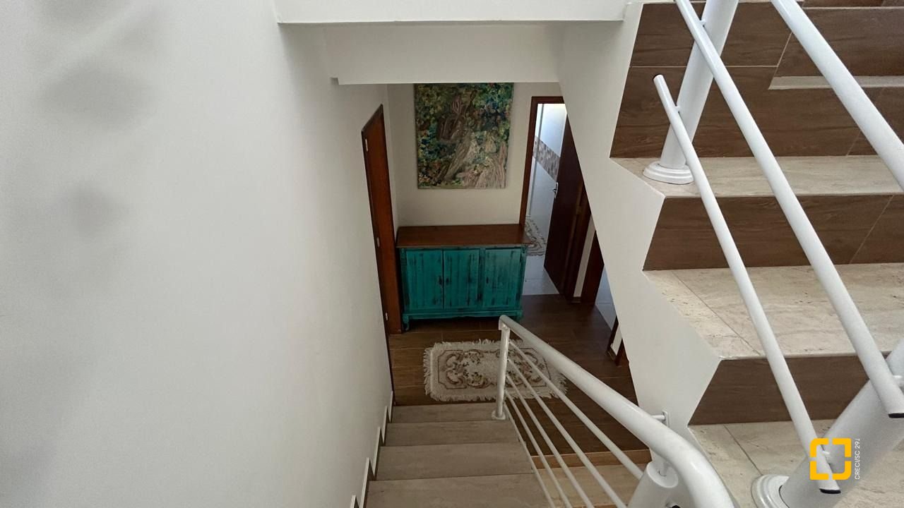 Casa com 180m², 6 quartos (sendo 3 suítes), 2 garagens, no bairro Ingleses em Florianópolis