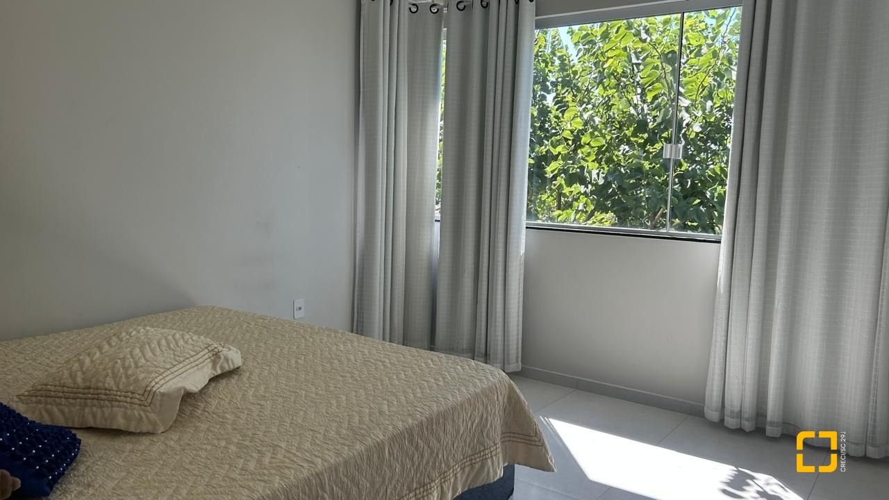 Casa com 180m², 6 quartos (sendo 3 suítes), 2 garagens, no bairro Ingleses em Florianópolis