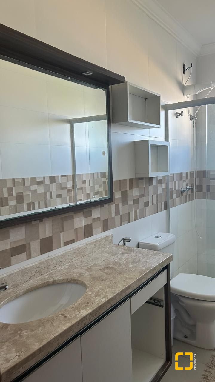 Casa com 180m², 6 quartos (sendo 3 suítes), 2 garagens, no bairro Ingleses em Florianópolis