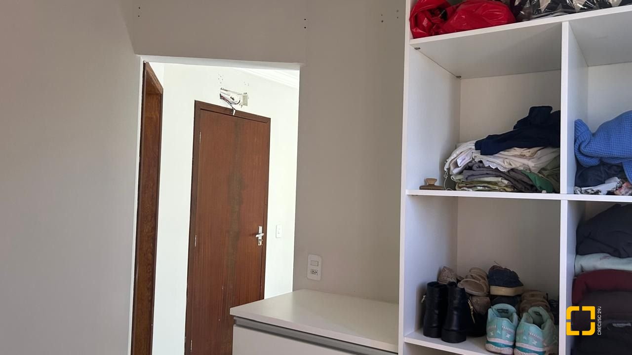 Casa com 180m², 6 quartos (sendo 3 suítes), 2 garagens, no bairro Ingleses em Florianópolis
