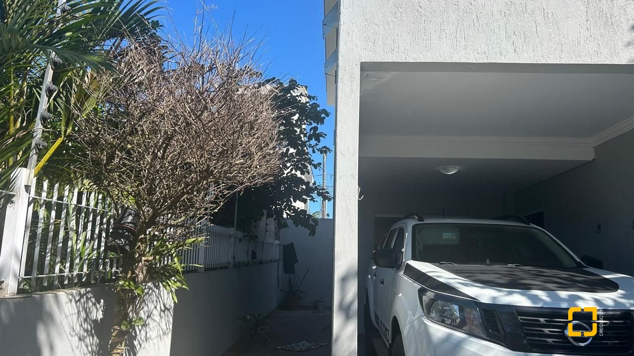 Casa com 180m², 6 quartos (sendo 3 suítes), 2 garagens, no bairro Ingleses em Florianópolis