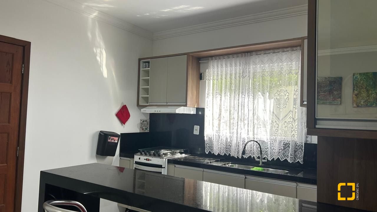 Casa com 180m², 6 quartos (sendo 3 suítes), 2 garagens, no bairro Ingleses em Florianópolis