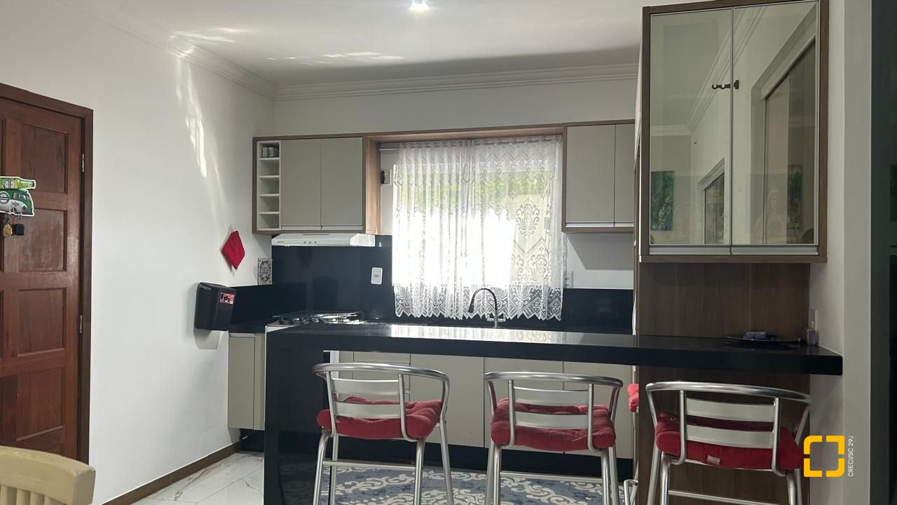 Casa com 180m², 6 quartos (sendo 3 suítes), 2 garagens, no bairro Ingleses em Florianópolis