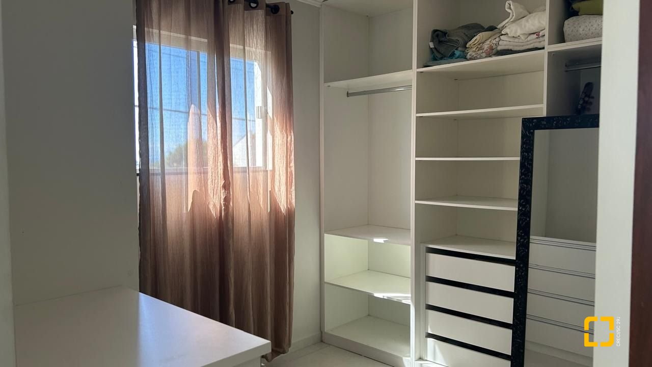 Casa com 180m², 6 quartos (sendo 3 suítes), 2 garagens, no bairro Ingleses em Florianópolis
