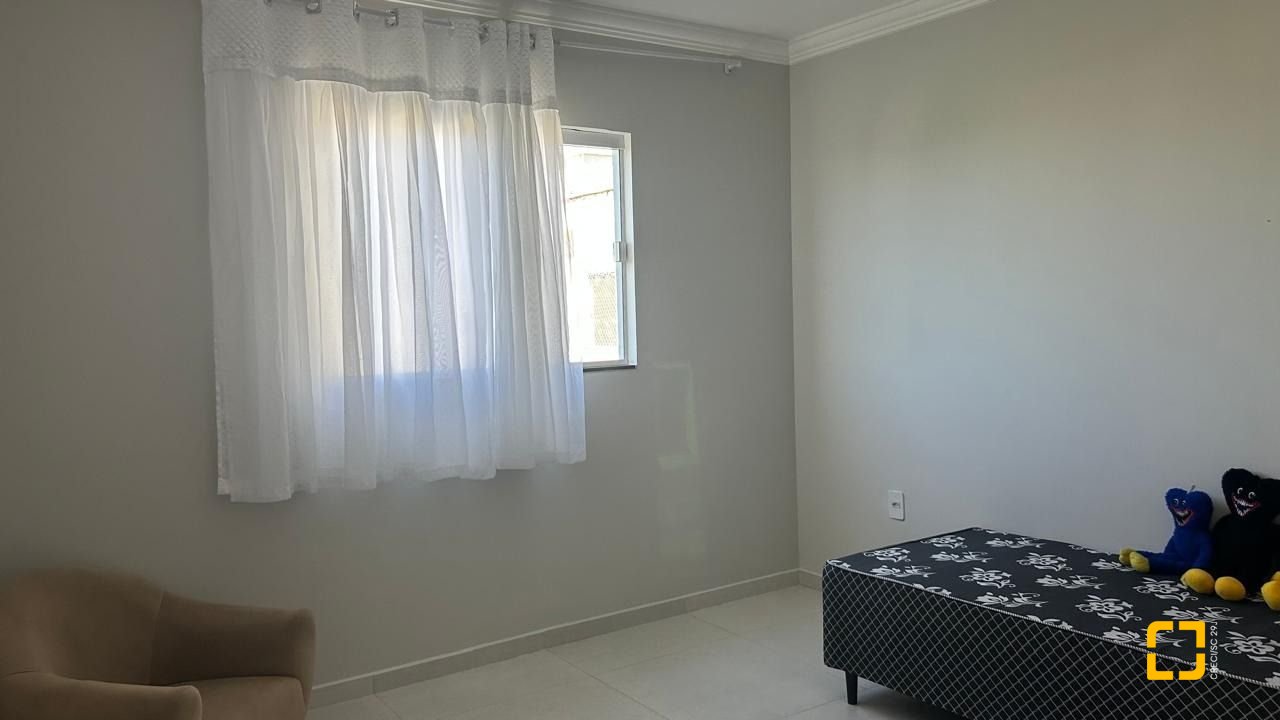 Casa com 180m², 6 quartos (sendo 3 suítes), 2 garagens, no bairro Ingleses em Florianópolis