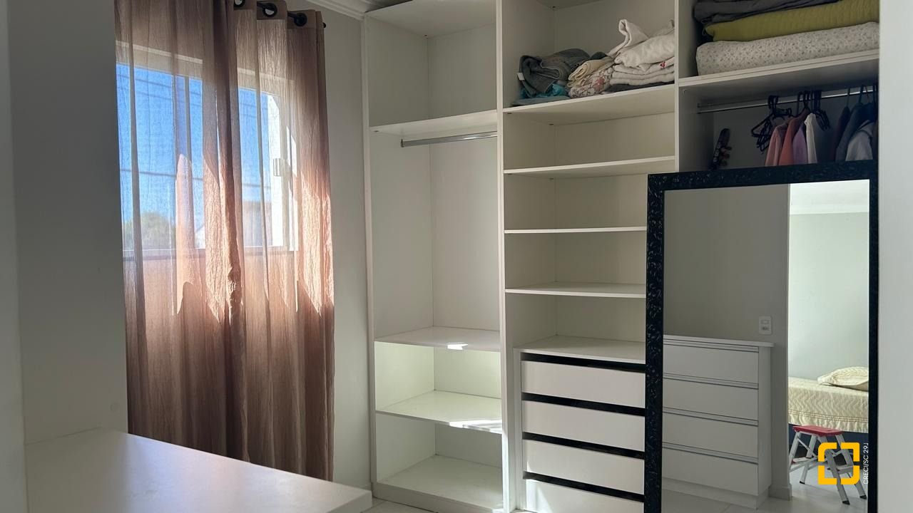 Casa com 180m², 6 quartos (sendo 3 suítes), 2 garagens, no bairro Ingleses em Florianópolis