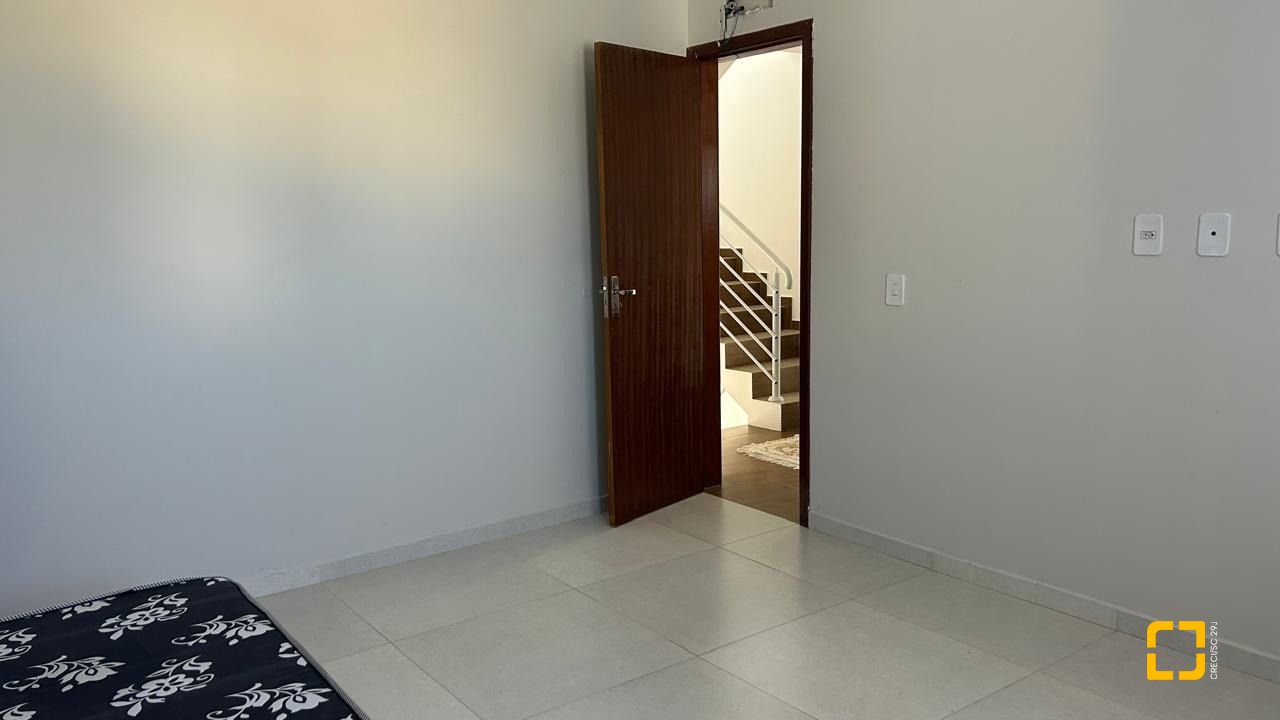 Casa com 180m², 6 quartos (sendo 3 suítes), 2 garagens, no bairro Ingleses em Florianópolis