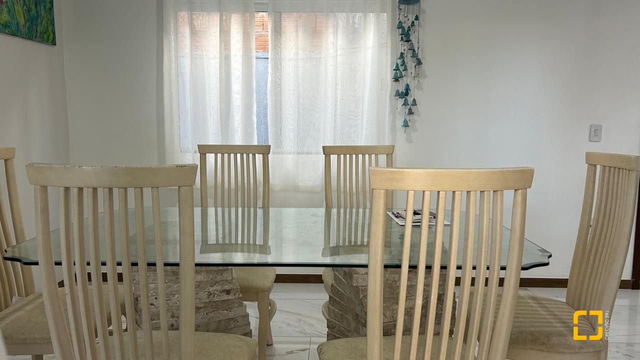 Casa com 180m², 6 quartos (sendo 3 suítes), 2 garagens, no bairro Ingleses em Florianópolis