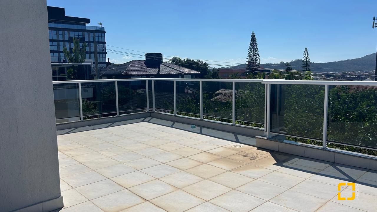 Casa com 180m², 6 quartos (sendo 3 suítes), 2 garagens, no bairro Ingleses em Florianópolis