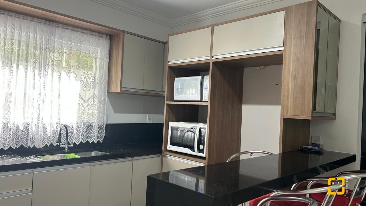 Casa com 180m², 6 quartos (sendo 3 suítes), 2 garagens, no bairro Ingleses em Florianópolis