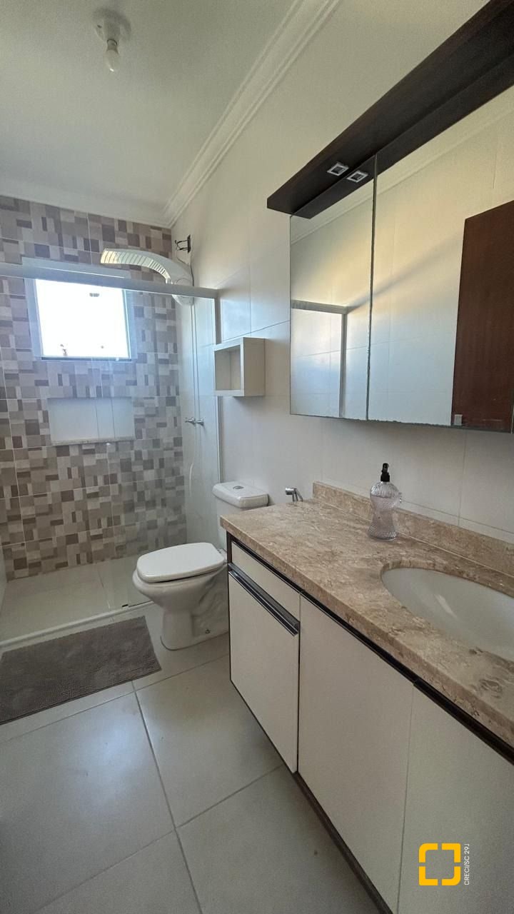 Casa com 180m², 6 quartos (sendo 3 suítes), 2 garagens, no bairro Ingleses em Florianópolis