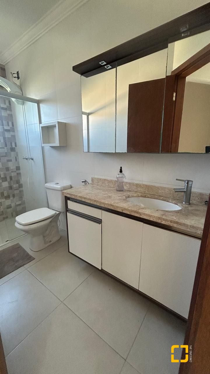 Casa com 180m², 6 quartos (sendo 3 suítes), 2 garagens, no bairro Ingleses em Florianópolis