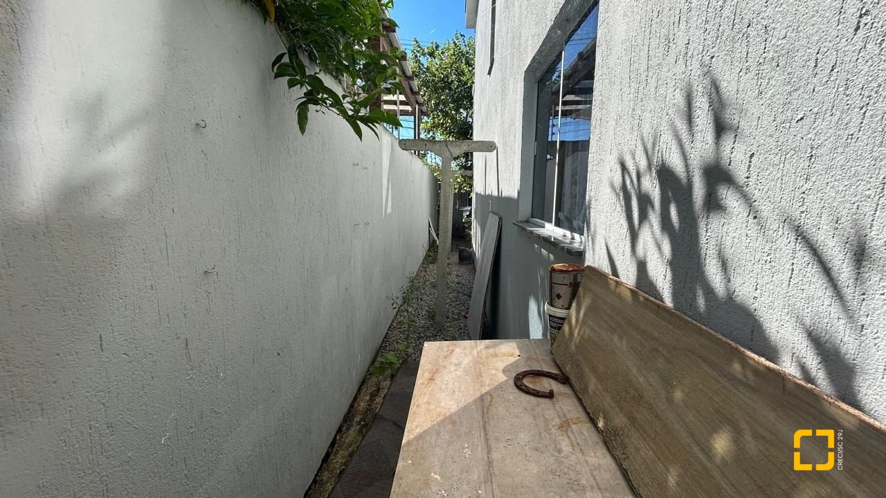 Casa com 180m², 6 quartos (sendo 3 suítes), 2 garagens, no bairro Ingleses em Florianópolis