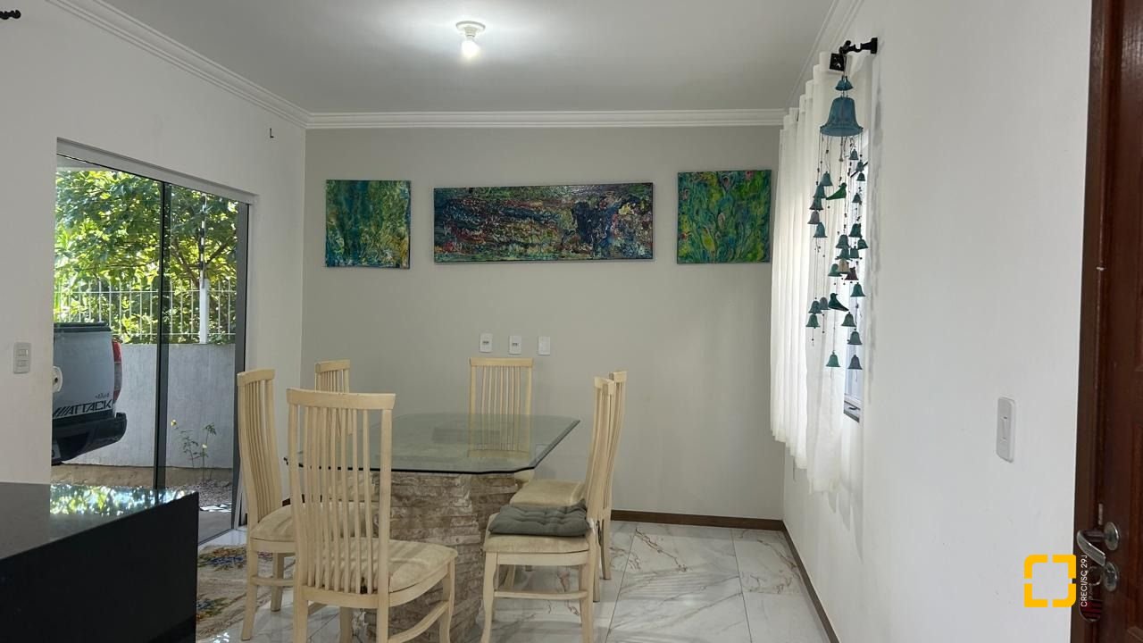 Casa com 180m², 6 quartos (sendo 3 suítes), 2 garagens, no bairro Ingleses em Florianópolis
