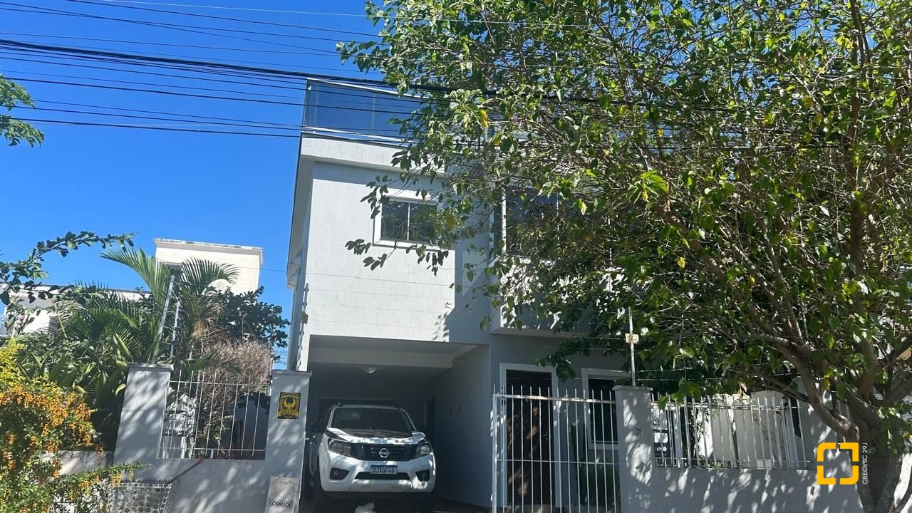 Casa com 180m², 6 quartos (sendo 3 suítes), 2 garagens, no bairro Ingleses em Florianópolis