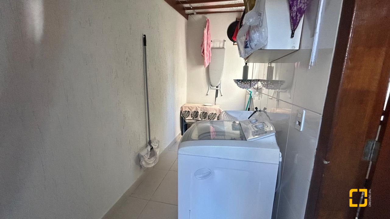 Casa com 180m², 6 quartos (sendo 3 suítes), 2 garagens, no bairro Ingleses em Florianópolis