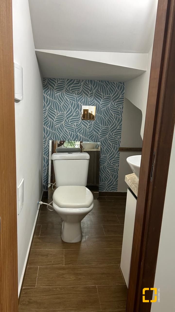 Casa com 180m², 6 quartos (sendo 3 suítes), 2 garagens, no bairro Ingleses em Florianópolis