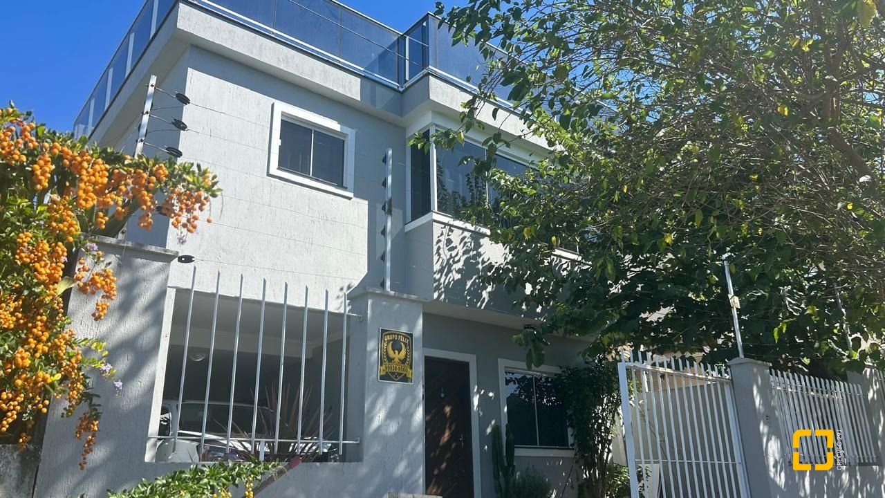 Casa com 180m², 6 quartos (sendo 3 suítes), 2 garagens, no bairro Ingleses em Florianópolis