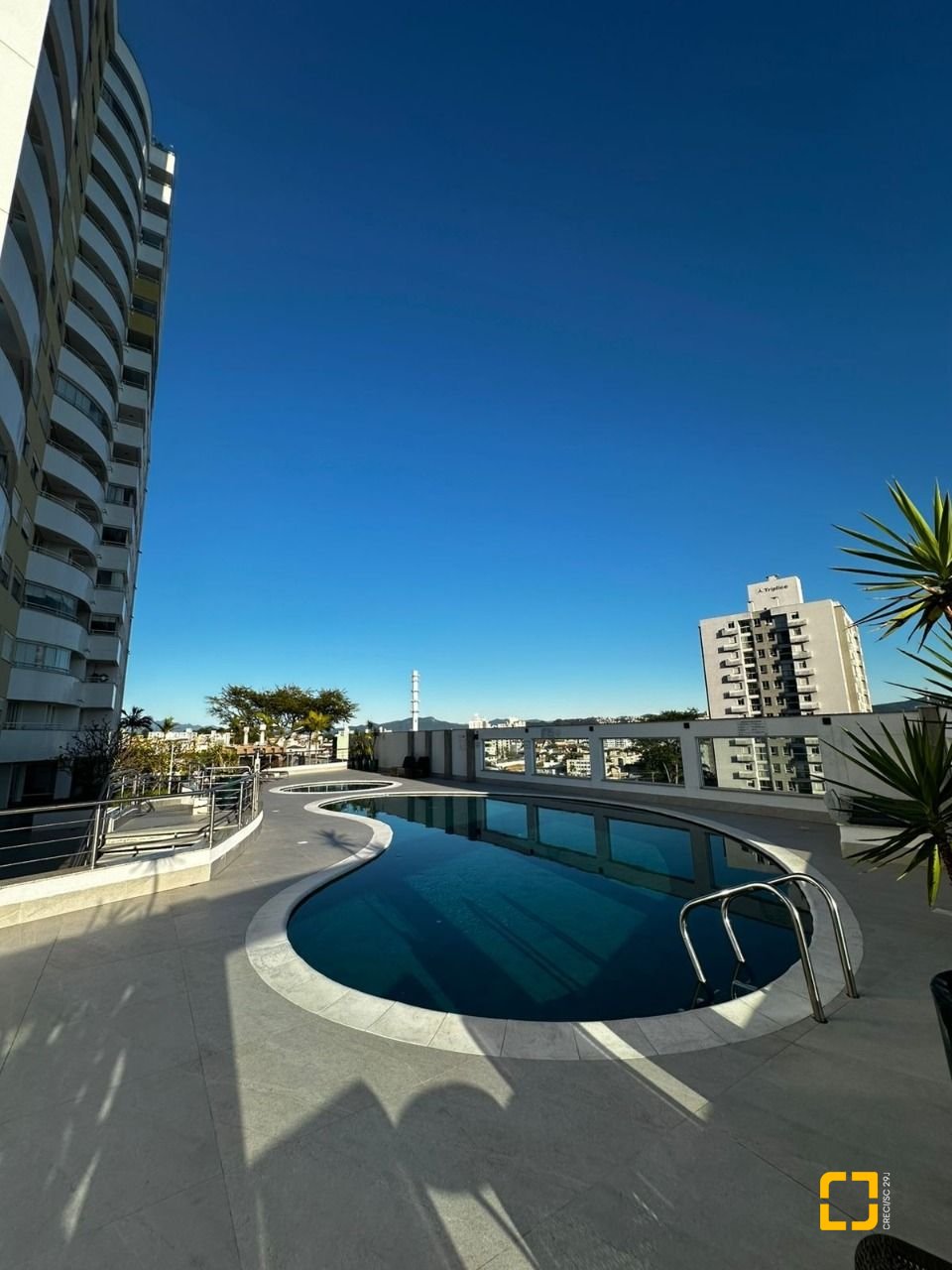 Apartamento com 85m², 4 quartos (sendo 1 suíte), 2 garagens, no bairro Capoeiras em Florianópolis