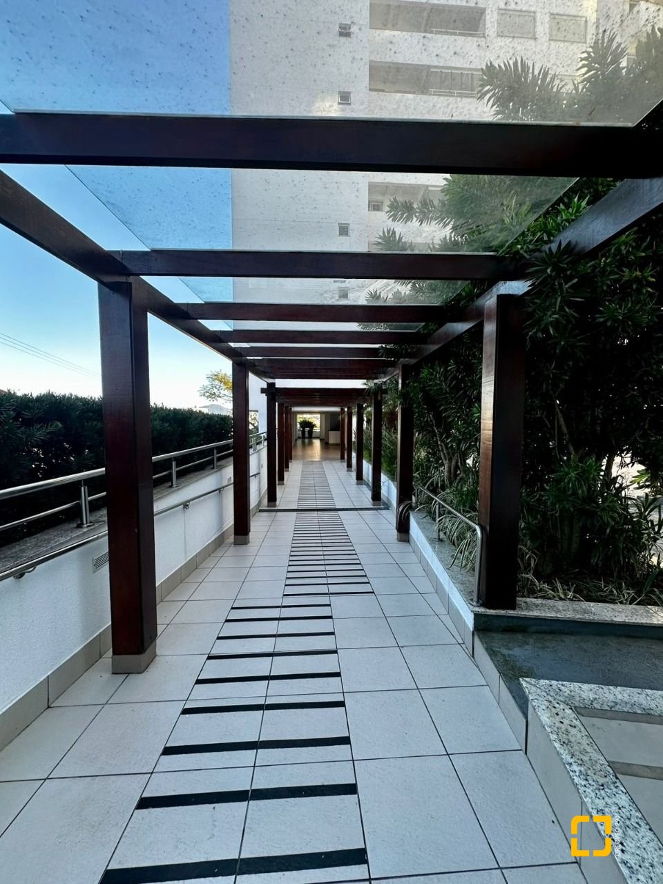 Apartamento com 85m², 4 quartos (sendo 1 suíte), 2 garagens, no bairro Capoeiras em Florianópolis