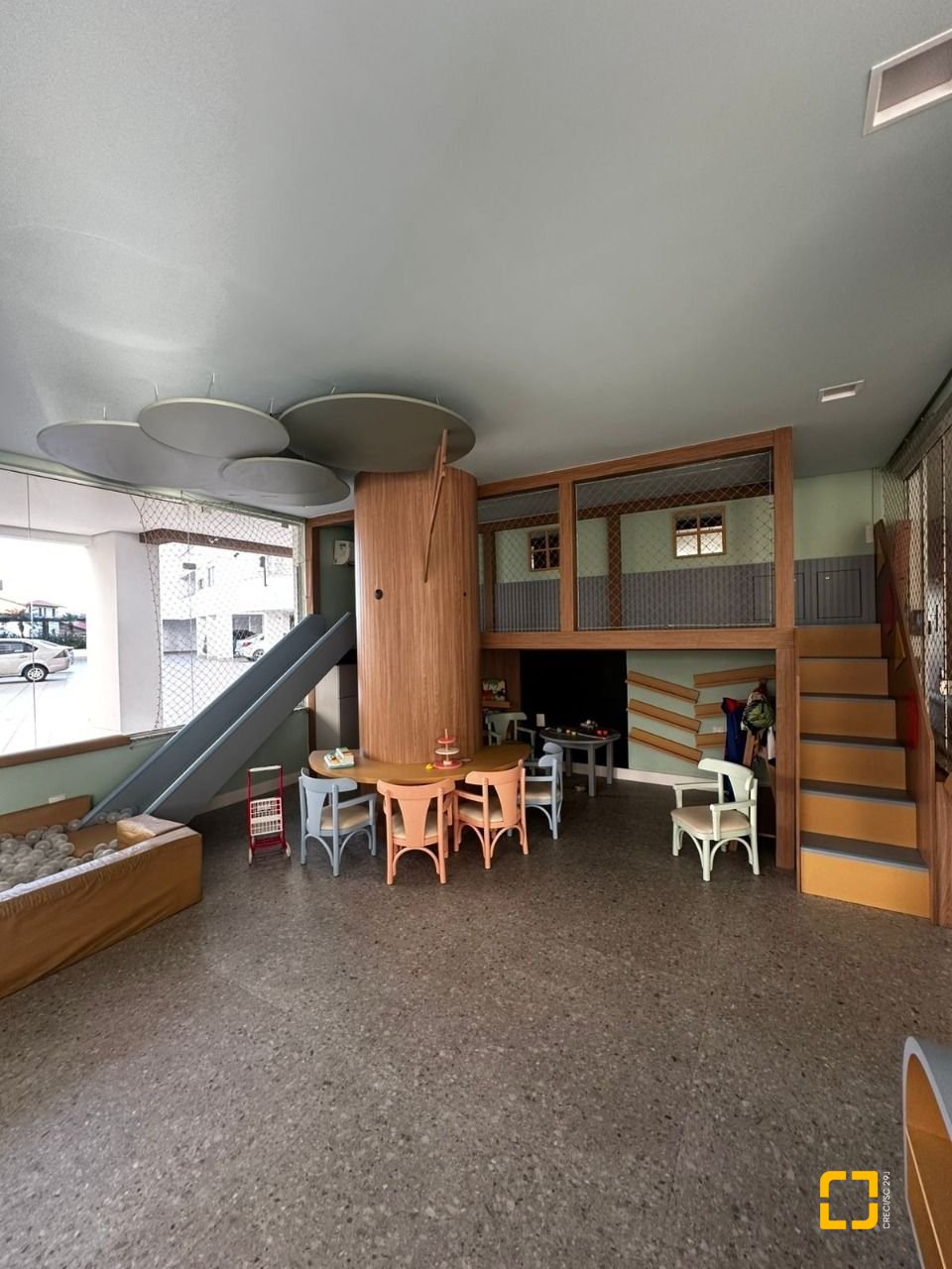 Apartamento com 85m², 4 quartos (sendo 1 suíte), 2 garagens, no bairro Capoeiras em Florianópolis