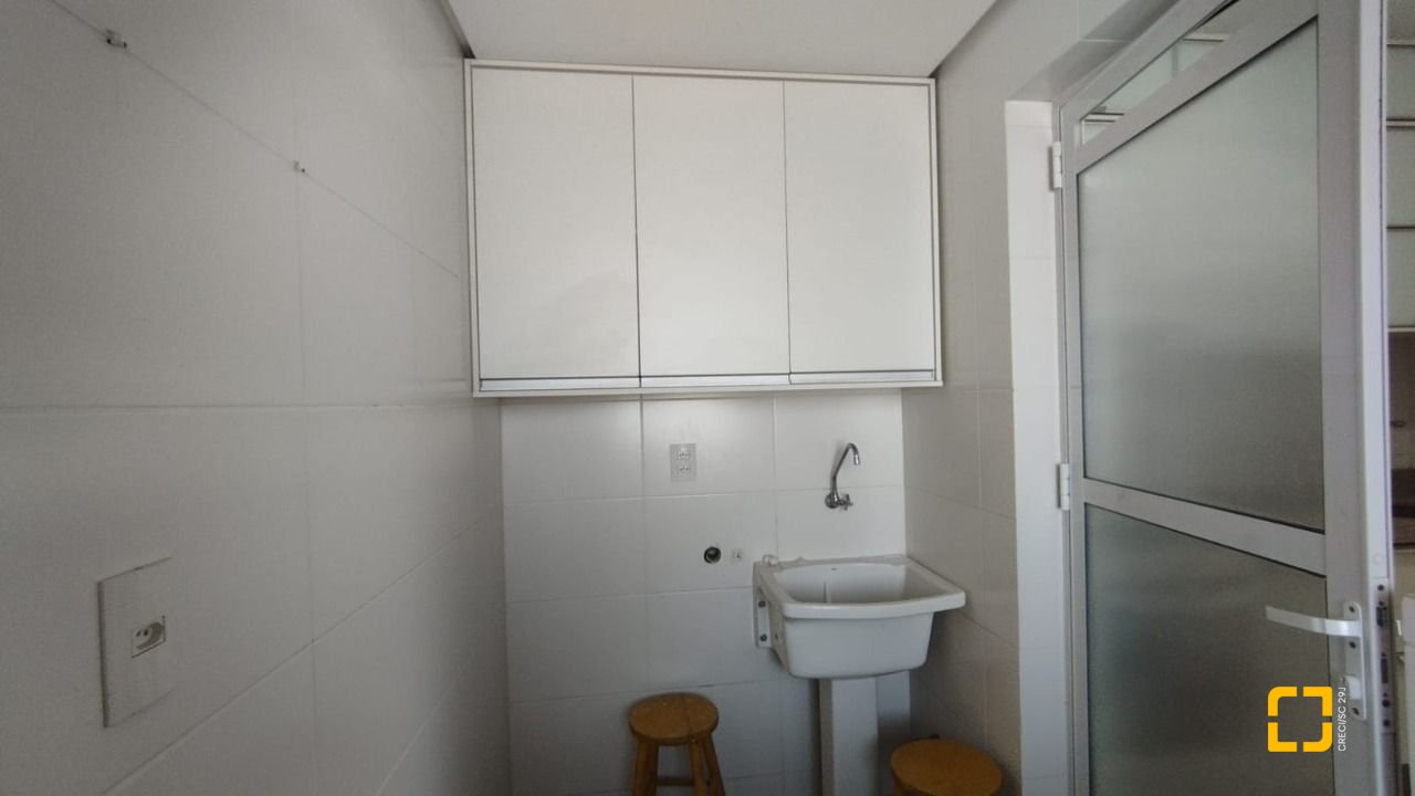 Apartamento com 85m², 4 quartos (sendo 1 suíte), 2 garagens, no bairro Capoeiras em Florianópolis
