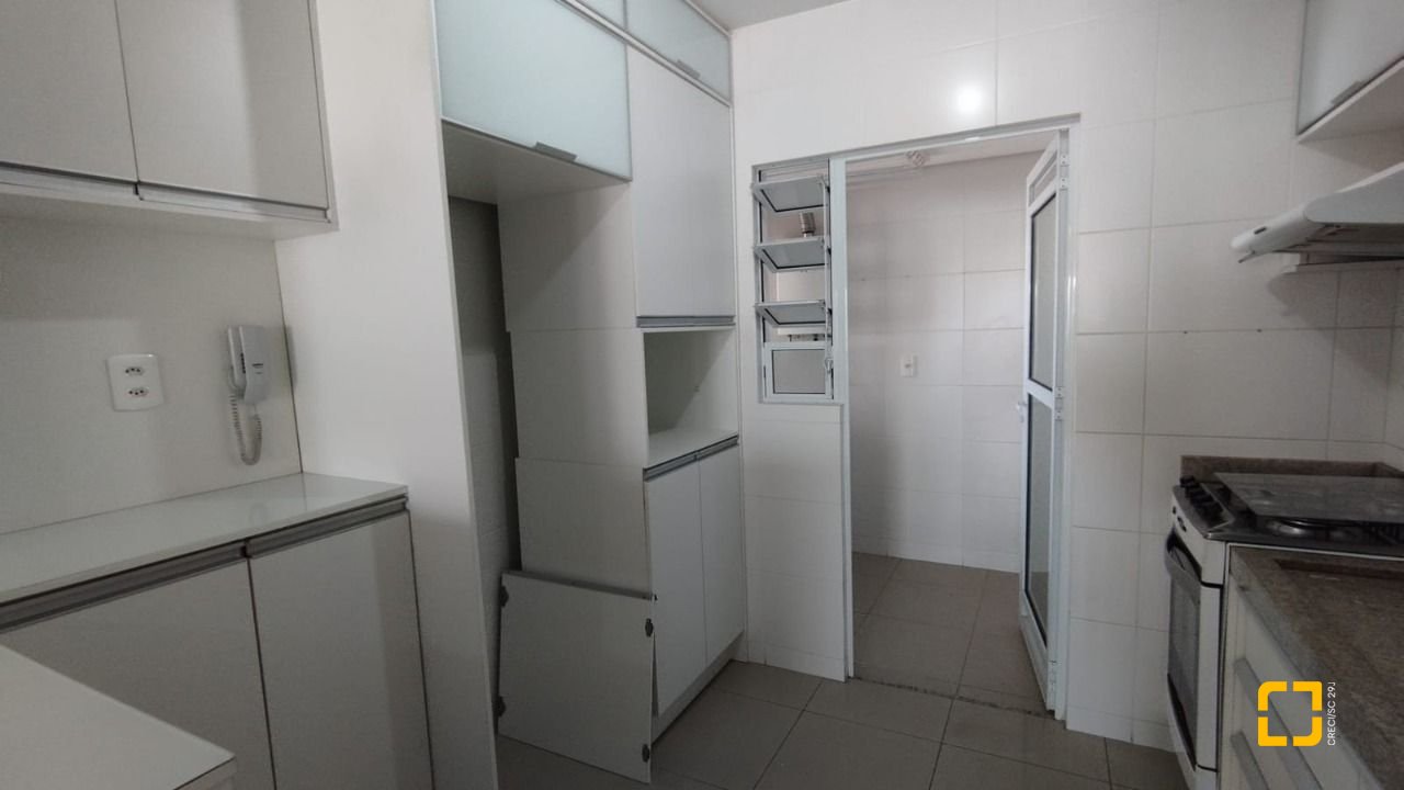 Apartamento com 85m², 4 quartos (sendo 1 suíte), 2 garagens, no bairro Capoeiras em Florianópolis