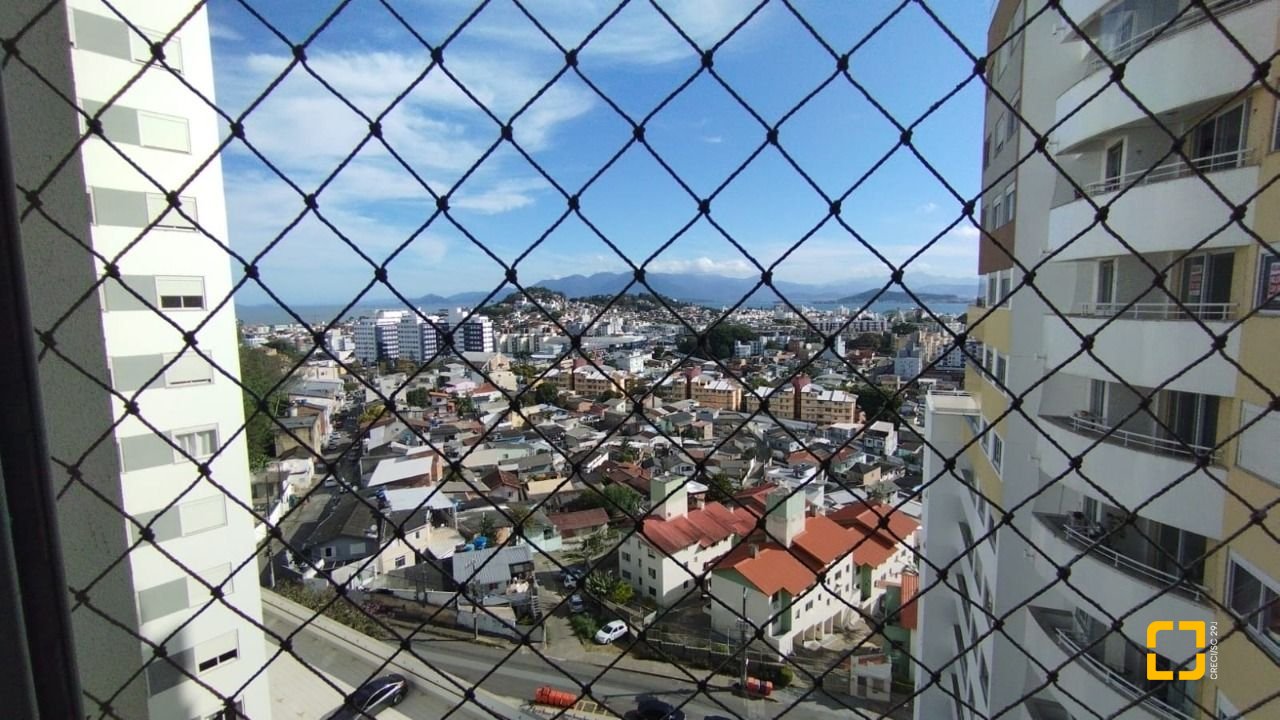 Apartamento com 85m², 4 quartos (sendo 1 suíte), 2 garagens, no bairro Capoeiras em Florianópolis