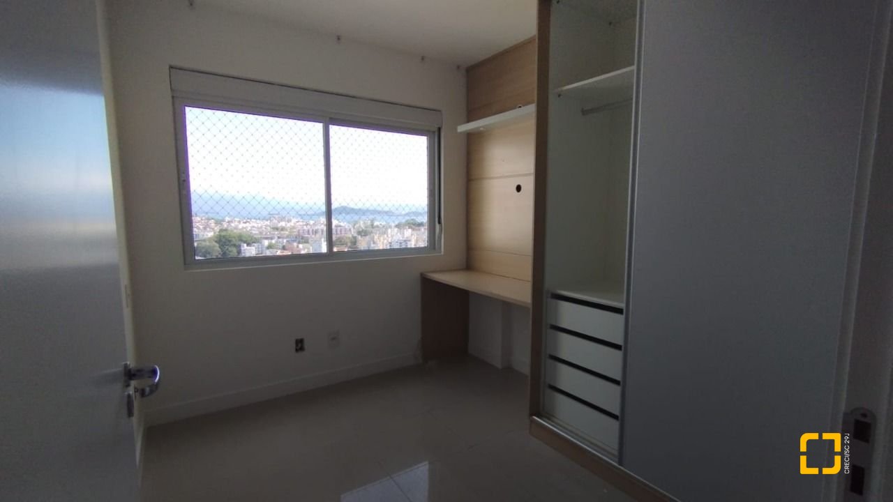 Apartamento com 85m², 4 quartos (sendo 1 suíte), 2 garagens, no bairro Capoeiras em Florianópolis