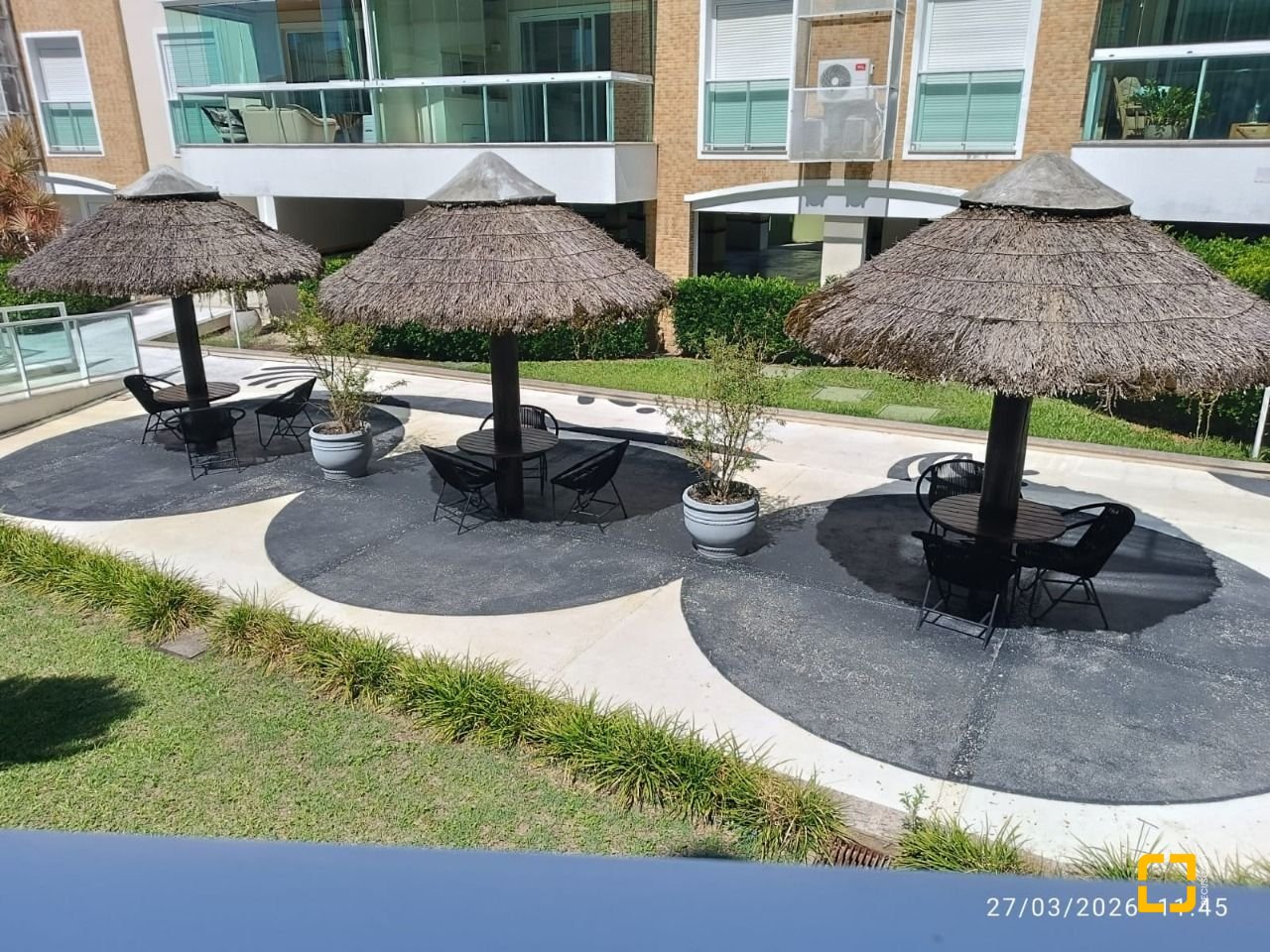 Apartamento com 99m², 2 quartos (sendo 2 suítes), 2 garagens, no bairro Santinho em Florianópolis