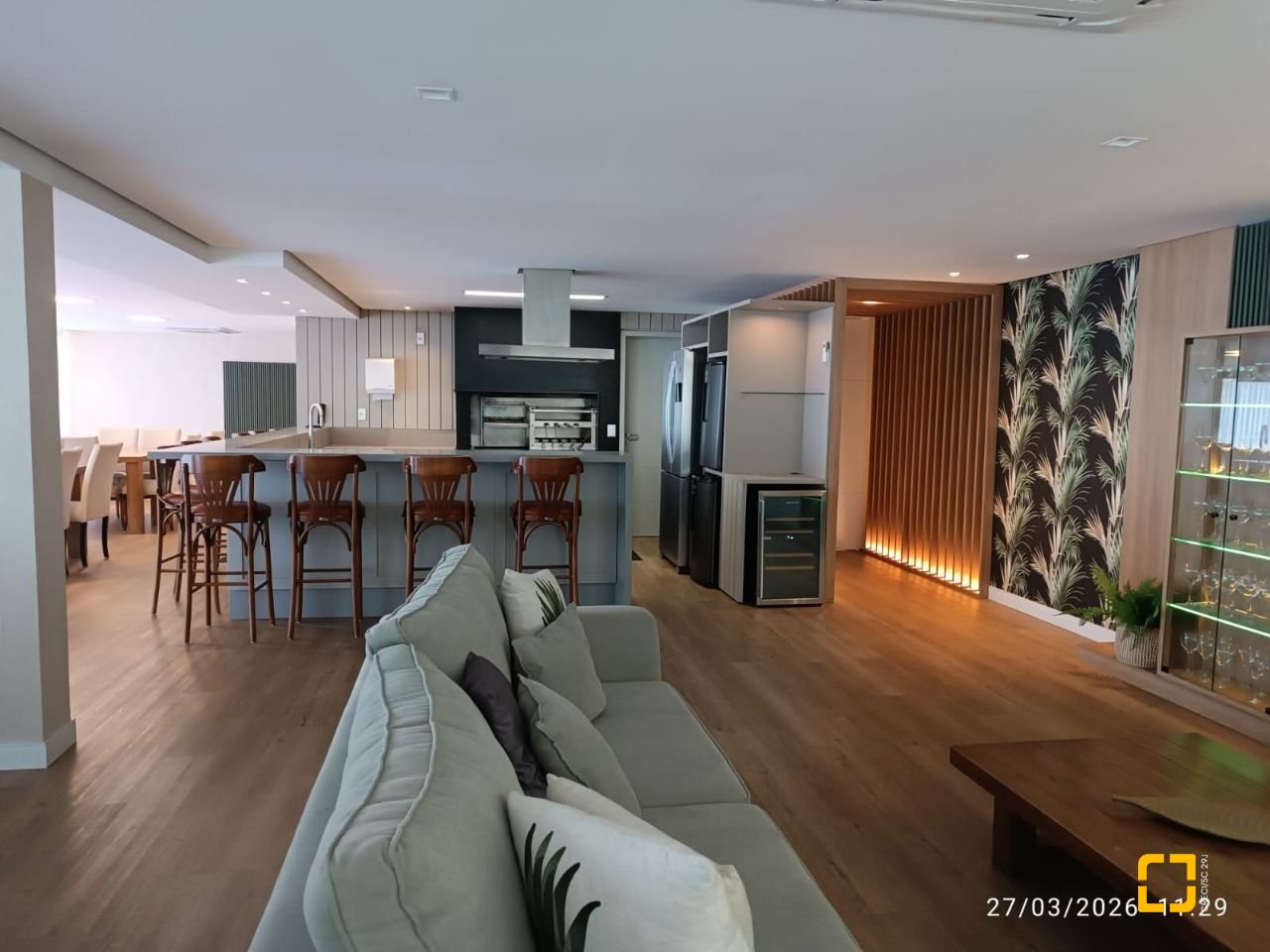 Apartamento com 99m², 2 quartos (sendo 2 suítes), 2 garagens, no bairro Santinho em Florianópolis