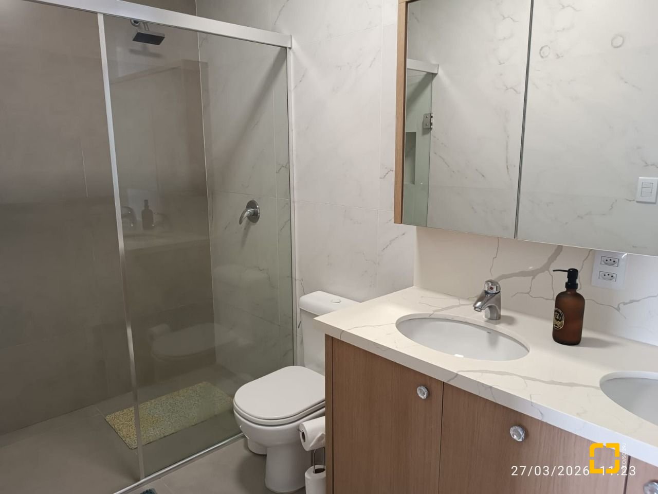 Apartamento com 99m², 2 quartos (sendo 2 suítes), 2 garagens, no bairro Santinho em Florianópolis
