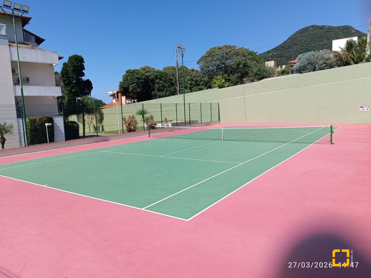 Apartamento com 99m², 2 quartos (sendo 2 suítes), 2 garagens, no bairro Santinho em Florianópolis