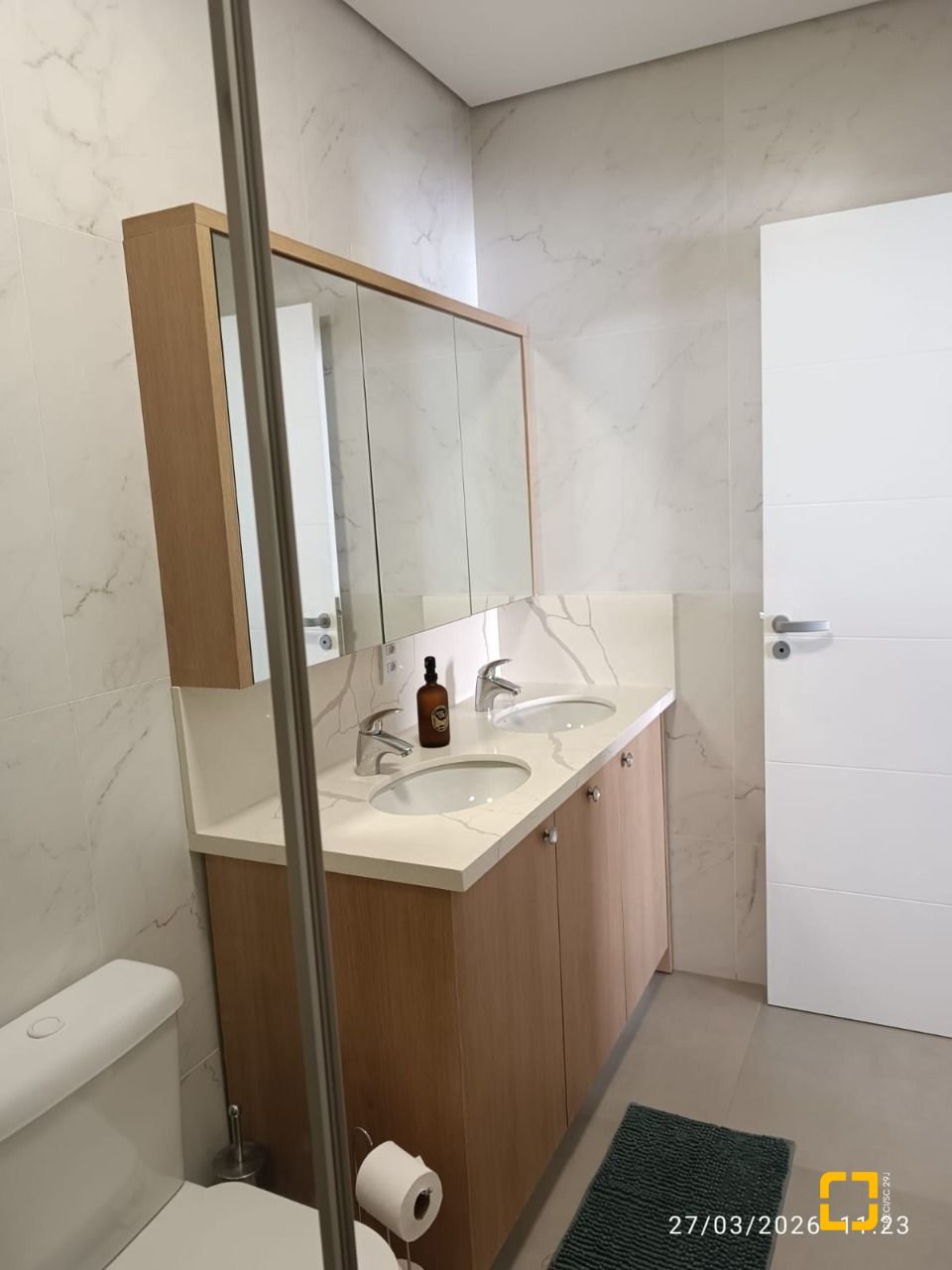 Apartamento com 99m², 2 quartos (sendo 2 suítes), 2 garagens, no bairro Santinho em Florianópolis