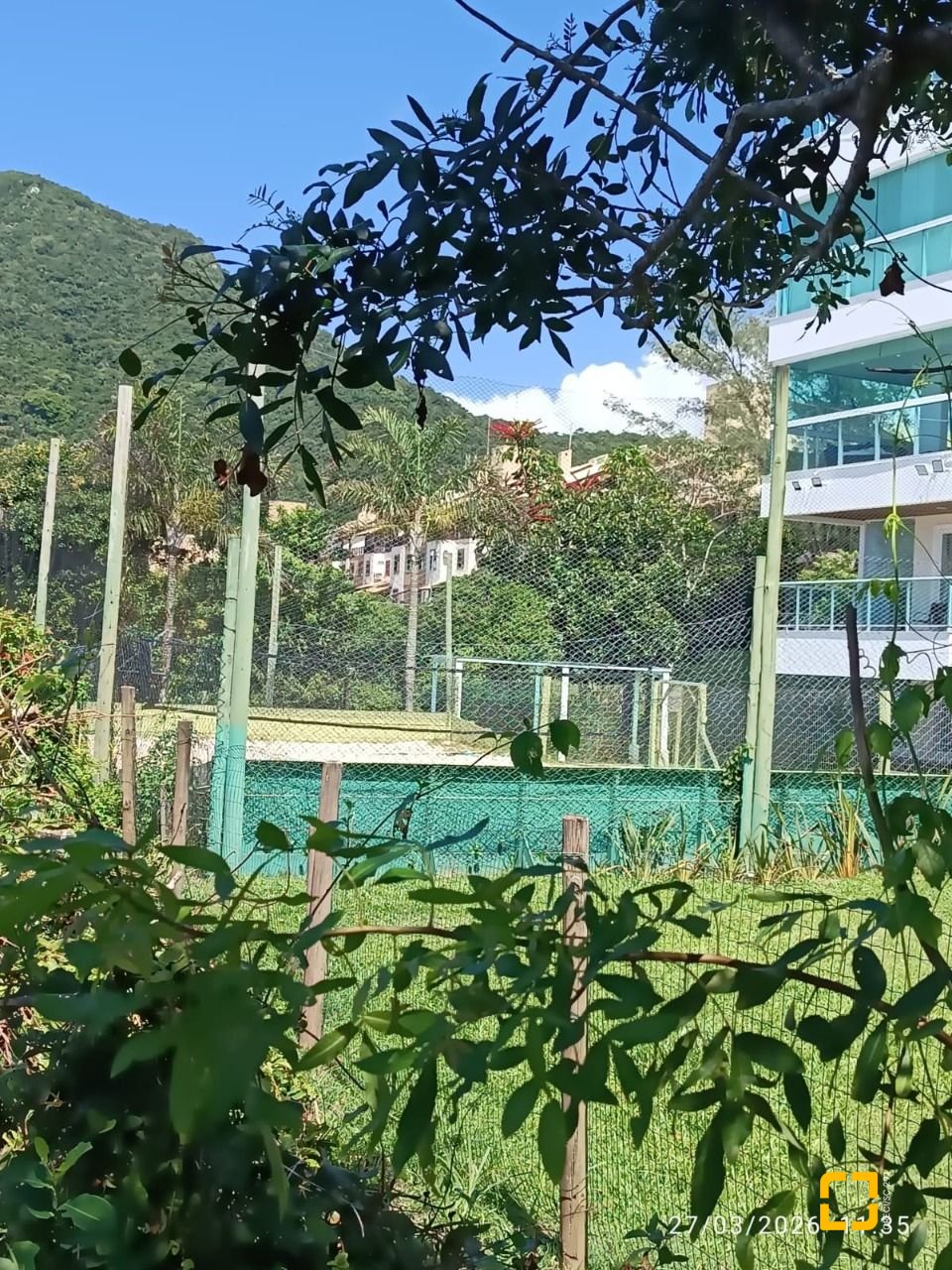 Apartamento com 99m², 2 quartos (sendo 2 suítes), 2 garagens, no bairro Santinho em Florianópolis