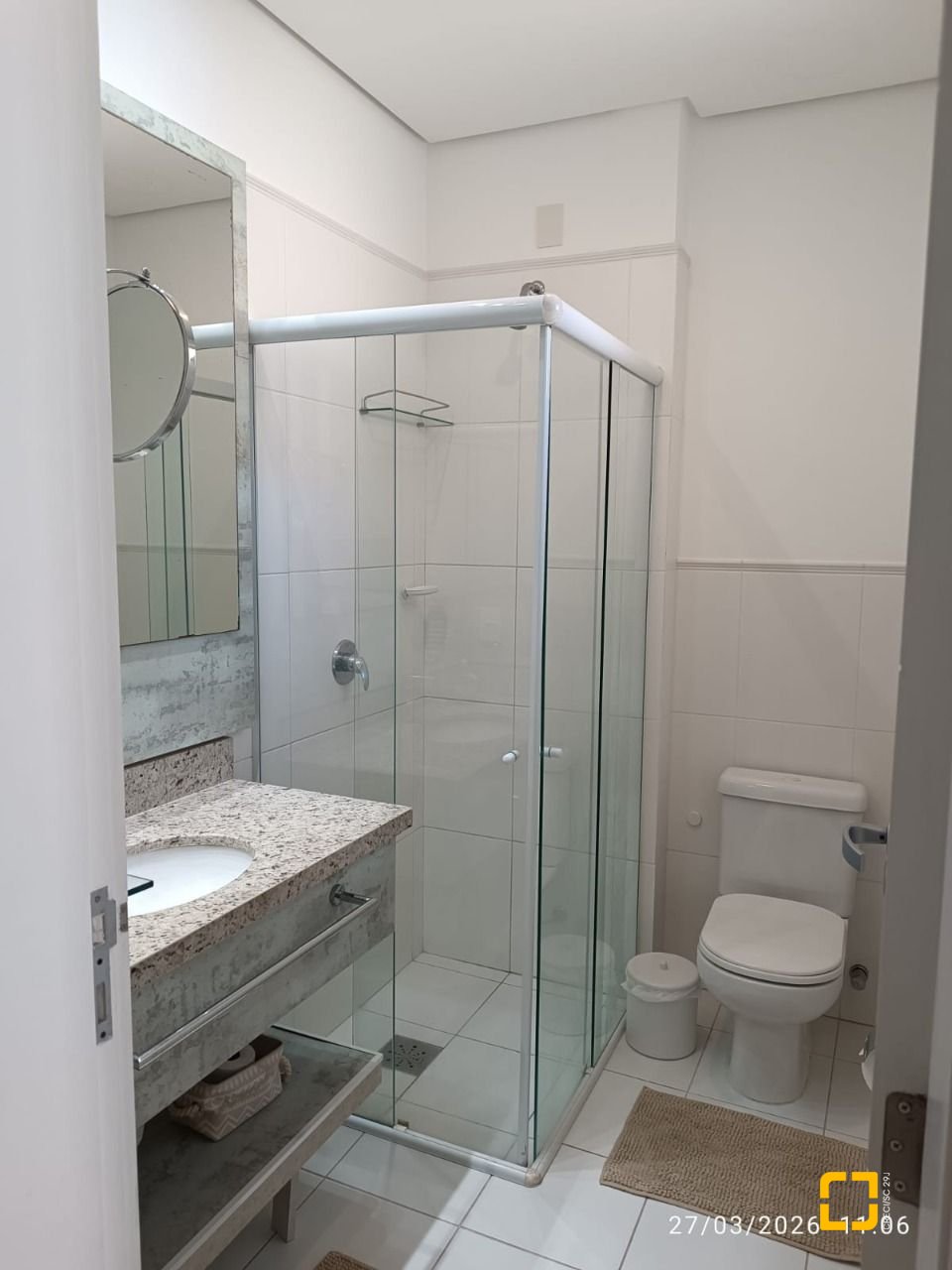 Apartamento com 99m², 2 quartos (sendo 2 suítes), 2 garagens, no bairro Santinho em Florianópolis