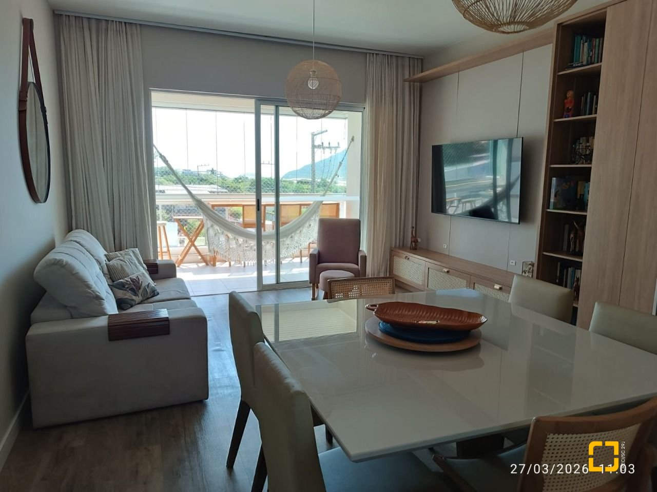 Apartamento com 99m², 2 quartos (sendo 2 suítes), 2 garagens, no bairro Santinho em Florianópolis