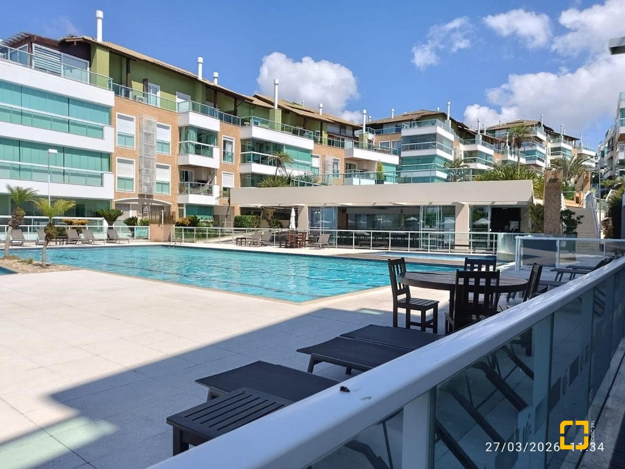 Apartamento com 99m², 2 quartos (sendo 2 suítes), 2 garagens, no bairro Santinho em Florianópolis