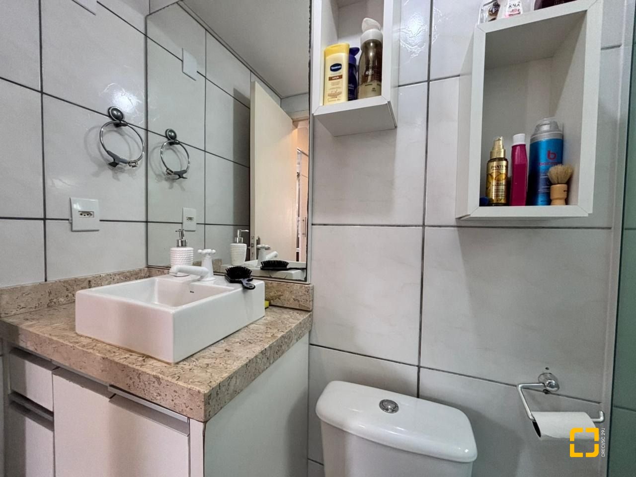 Apartamento com 45m², 2 quartos, 1 garagem, no bairro Fundos em Biguaçu