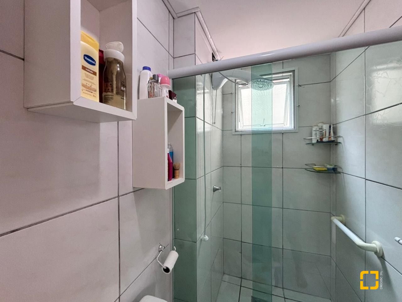 Apartamento com 45m², 2 quartos, 1 garagem, no bairro Fundos em Biguaçu