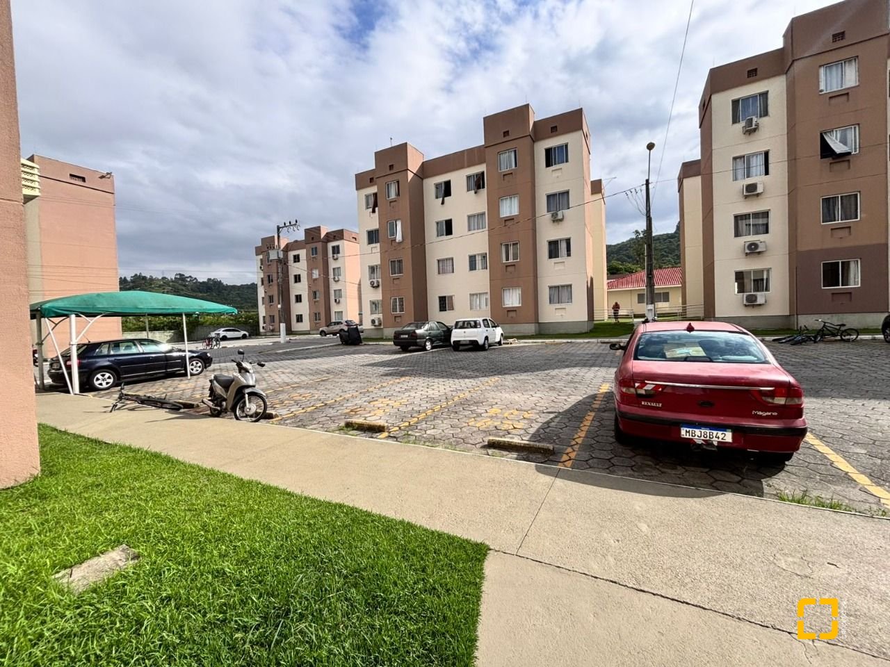 Apartamento com 45m², 2 quartos, 1 garagem, no bairro Fundos em Biguaçu