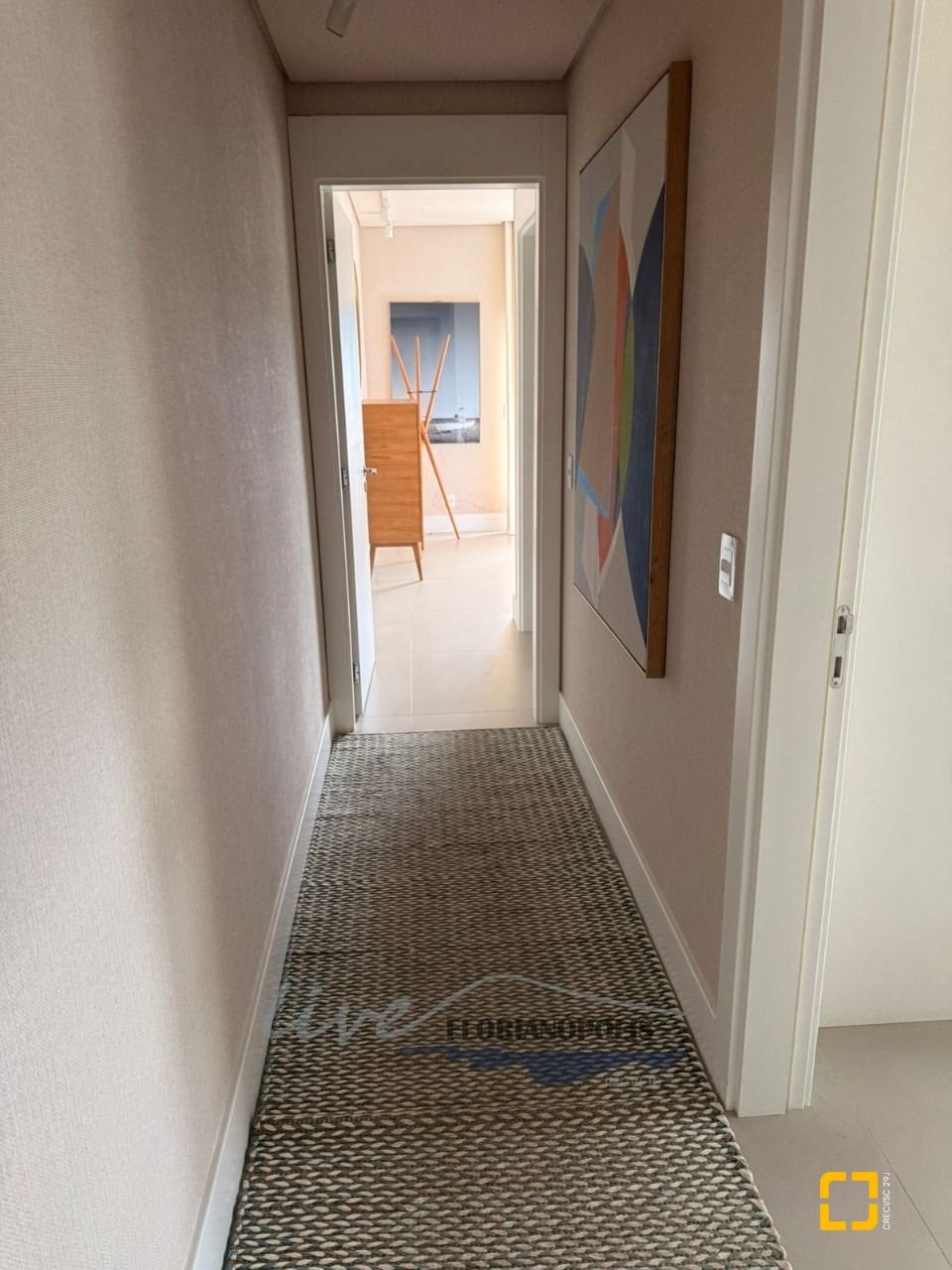 Apartamento com 194m², 3 quartos (sendo 3 suítes), 2 garagens, no bairro Jurerê Internacional em Florianópolis