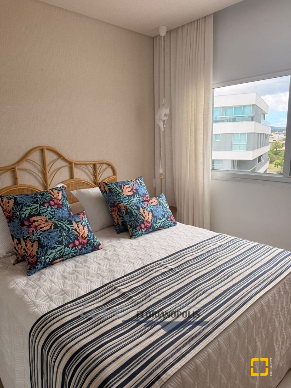 Apartamento com 194m², 3 quartos (sendo 3 suítes), 2 garagens, no bairro Jurerê Internacional em Florianópolis